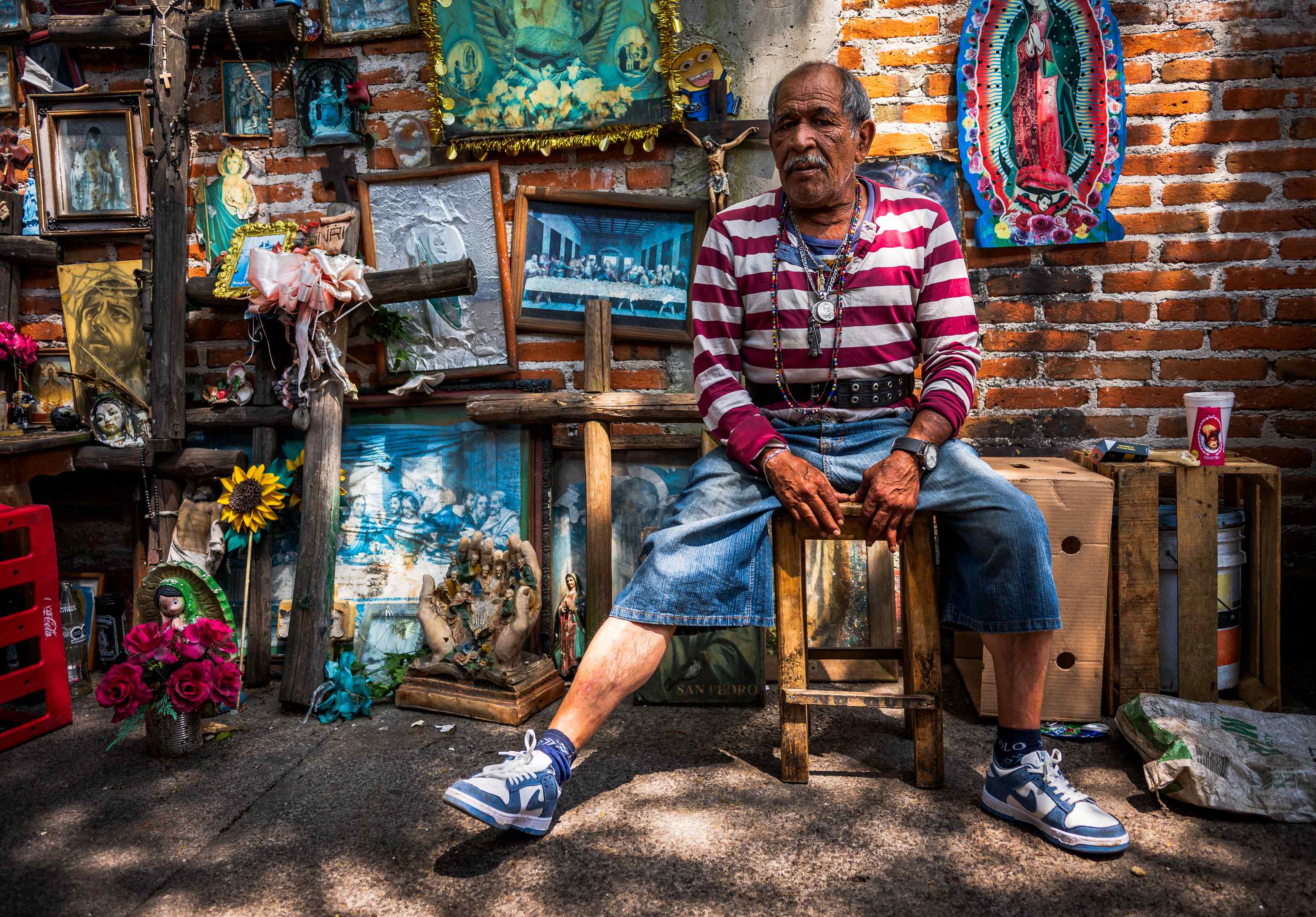 Don Lucas y su colección de arte rescatado de la basura